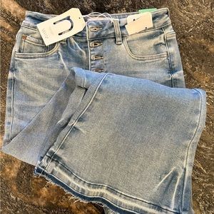 NWT size 9/28 Nature jeans from Pink Lily Boutique